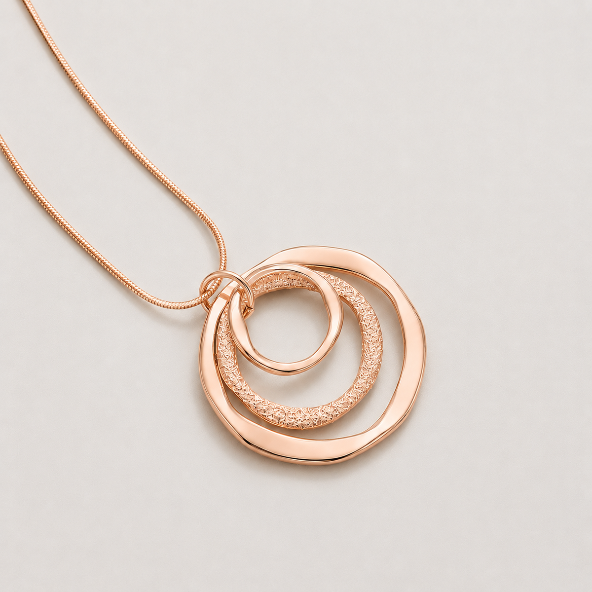 ORBITA™ | Collana con Ciondolo Doppio Cerchio